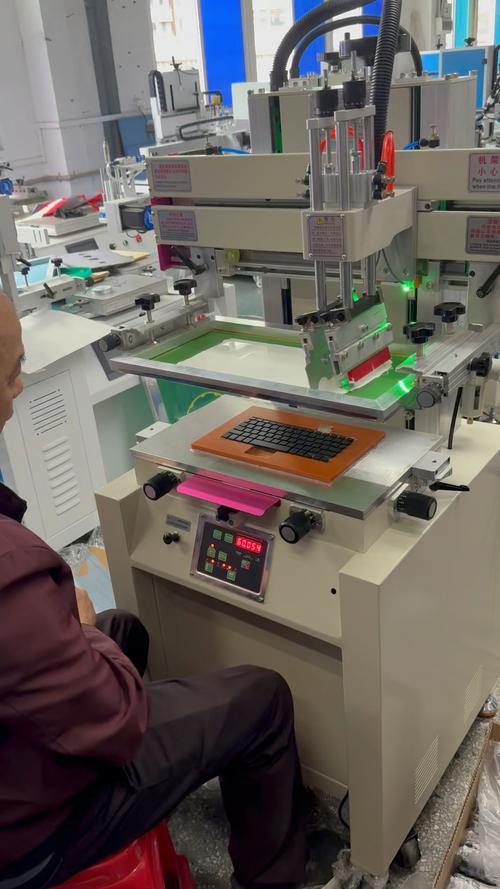 全自动膏霜瓶丝印机的介绍––––广州云月印刷设备 全自动膏霜瓶丝印机的介绍––––广州云月印刷设备